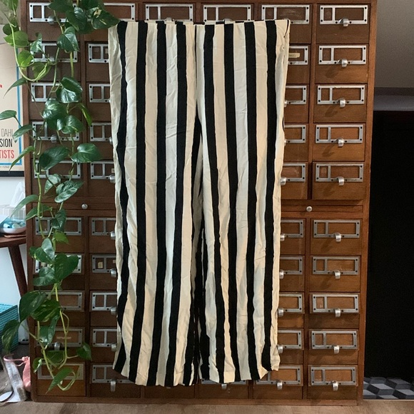 Black and White Striped Elastic Waist Pull On Pants H&M - Picture 2 of 9